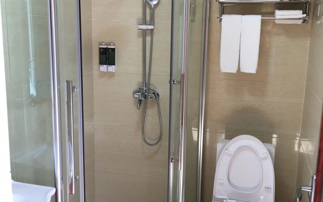 Yangshuo Mountain Top Retreat