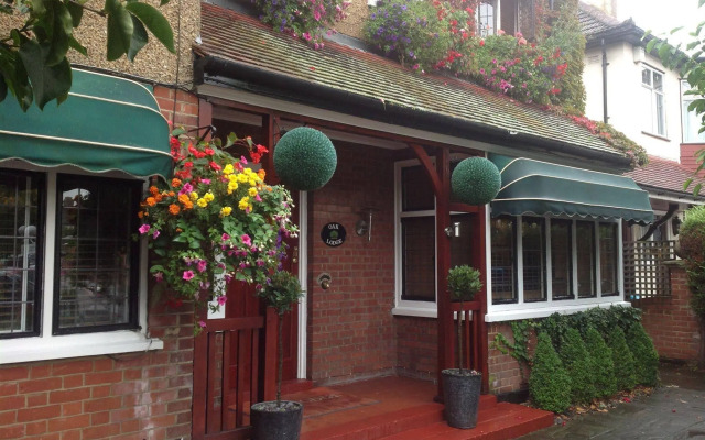 Oak Lodge Hotel