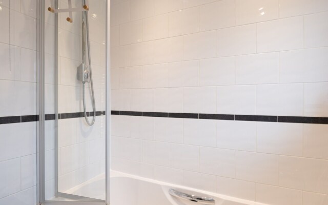 Spacious 4-br Cambridge House, Free Parking