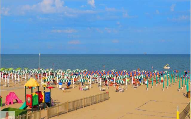 Spacious Apartment Close to the Beach - Beahost