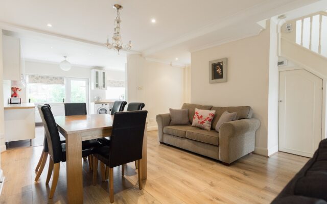 Lovely 3 bed house close to central