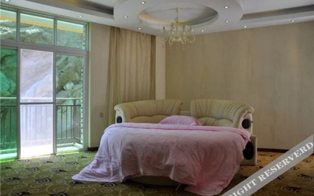 Wolong International Hotel