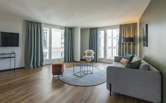 Black F House - Serviced Apartments