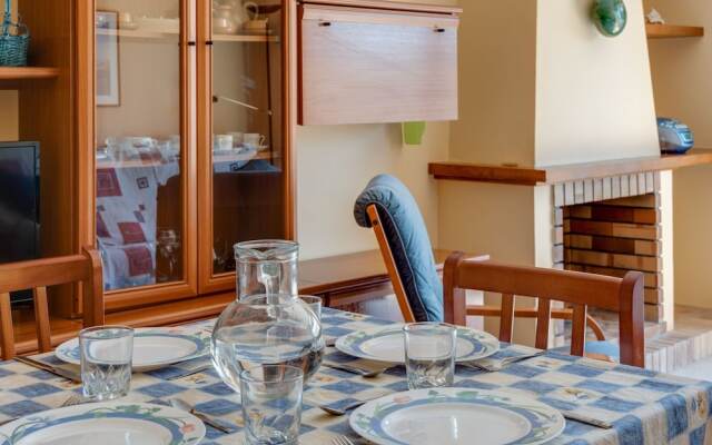 Splendid Mansion in Palau-Saverdera near Sea