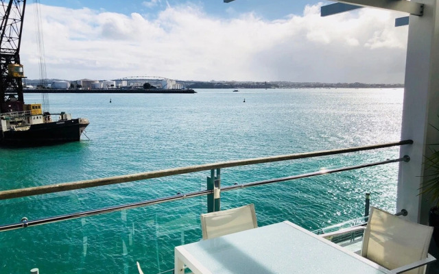 1BR Princes Wharf Seaview Apartment