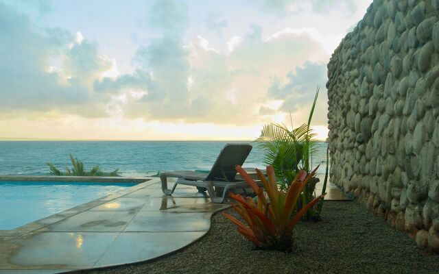 Pagua Bay House Oceanfront Cabanas