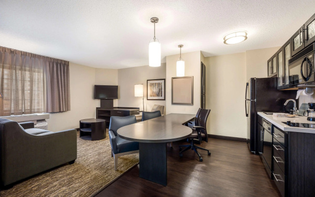 Sonesta Simply Suites Orange County Airport
