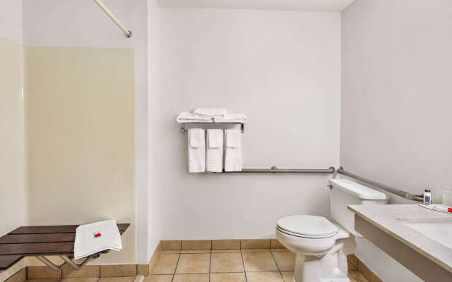 Super 8 by Wyndham Ankeny/Des Moines Area