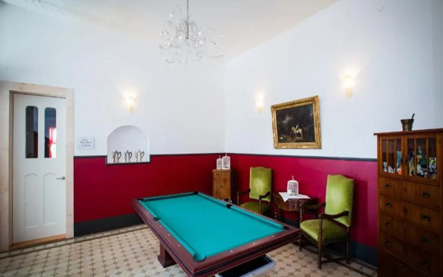 Carlton-Europe Vintage Adults Hotel