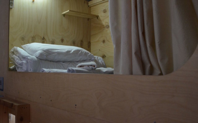 The Style Capsule Guesthouse - Hostel