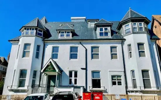 Elegant Seaside Studio Apt w/ Free Gym & Parking