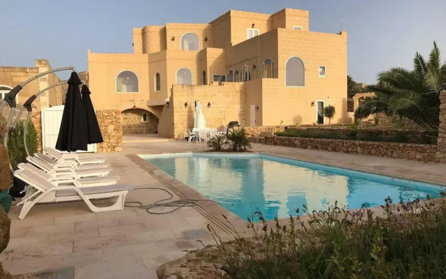Farmhouse Villa in Gozo With Large Pool & Garden