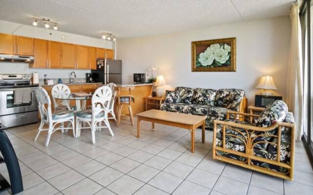 Waikiki Banyan by Darmic