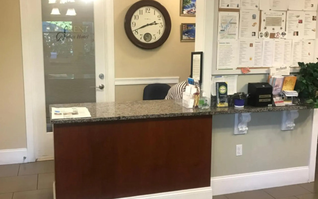 Crescent Suites Hotel