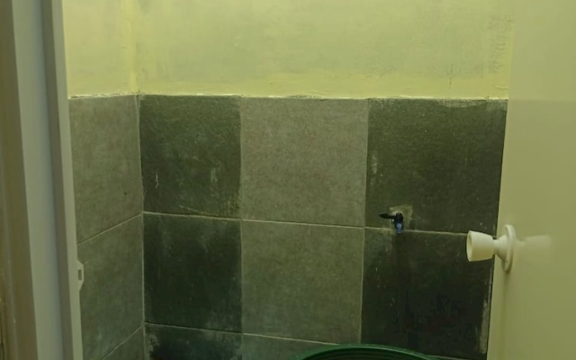 OYO Life 92920 Rumah Kost Azca