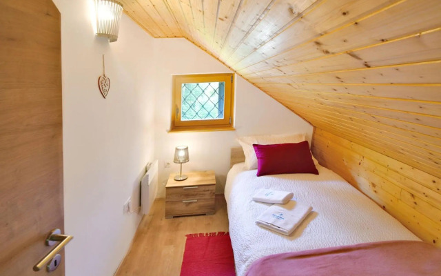 Sweet Stay Forest House