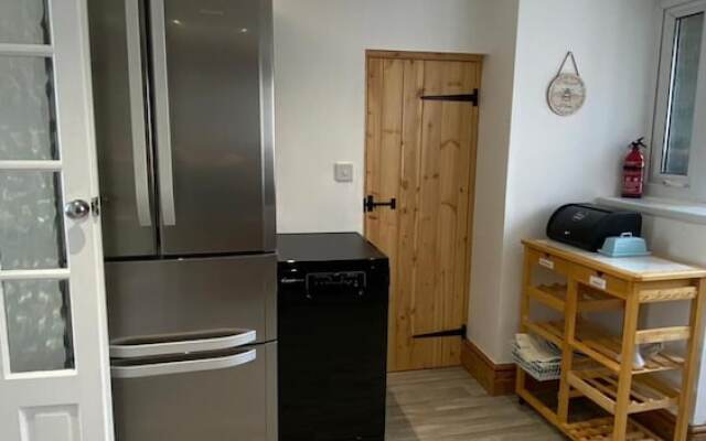 Lovely 3-bed House in Bridgend 7min From Porthcawl