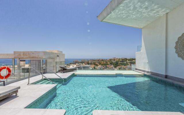 Luca in Fuengirola with 2 bedrooms and 2 bathrooms
