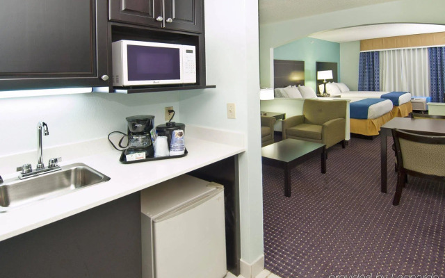 Holiday Inn Express Suites Plant City by IHG