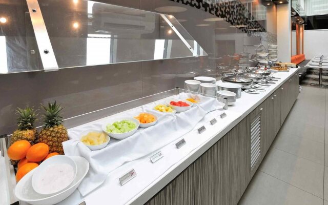 Mercure Melbourne Therry Street