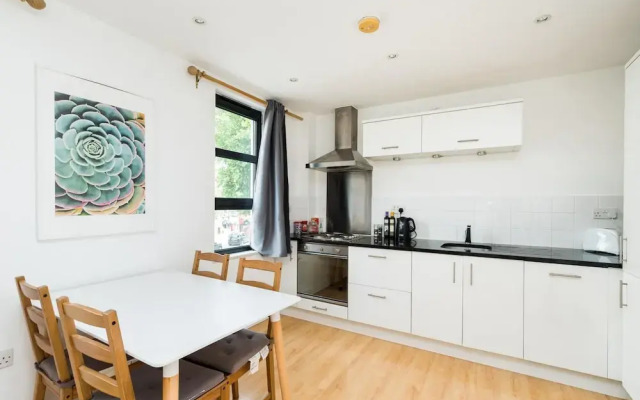 Charming Two Bedroom Flat Near Waterloo/southbank