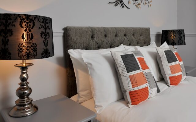 Select Serviced Accommodation - Canal Walk