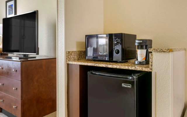 Comfort Suites Near Universal Orlando Resort