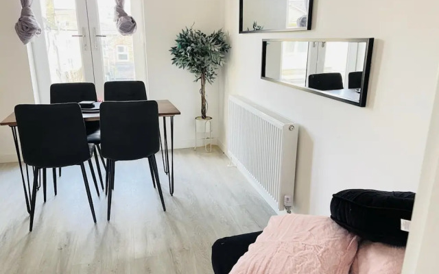 Quartz Apartment in Cambridge