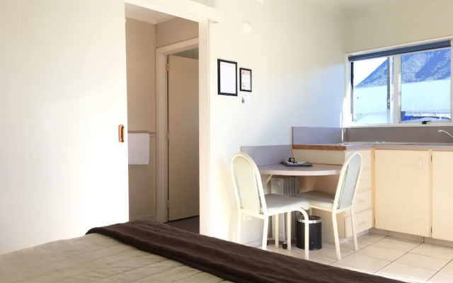 Aldan Lodge Motel