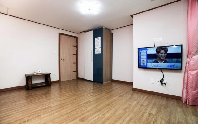 Gangneung Gyeongpo Woojeong Pension