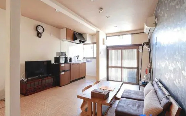 Maximum 7 people/4 minutes walk from station/Convenient transportation/wi-fi/Osaka travel