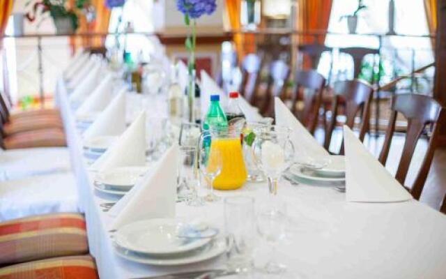 Figaro - Hotel I Restauracja