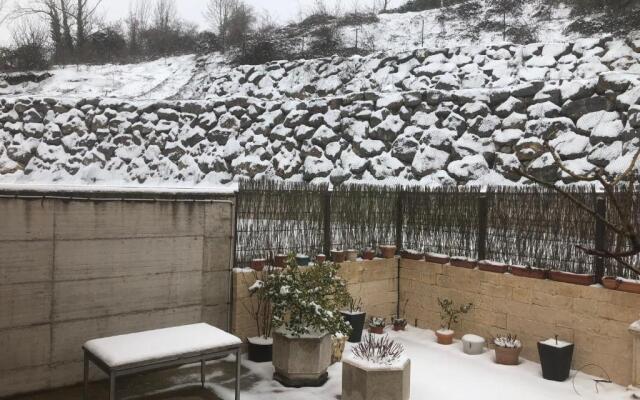 Apartamento con jardin