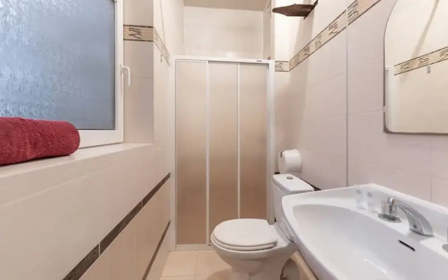 Valensija - Cute Cottage in big Yard