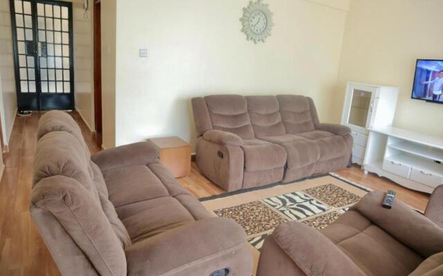 Up-Hill Rosslyn 1 bedroom Apartment