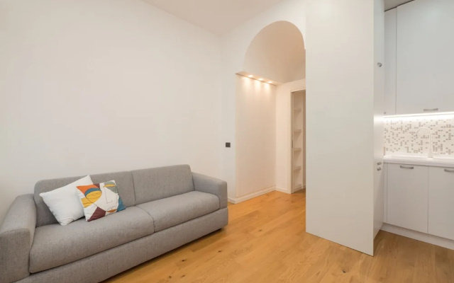 Farini - Charming One-bedroom Apartment in Isola Area