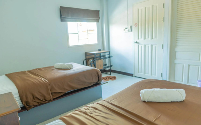 Apinya Resort Bangsarey