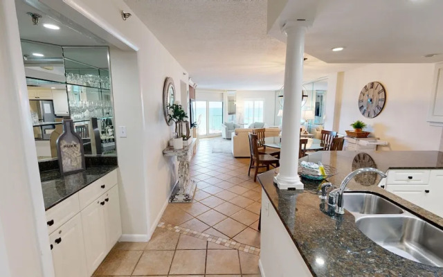 Inlet Reef 205 2 Bedroom Apts by RedAwning