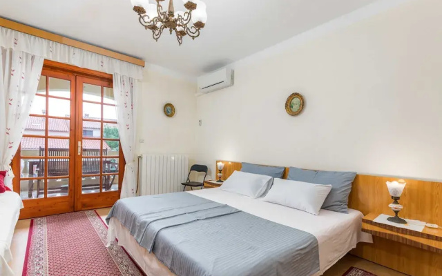 Seaside Apartment in Fazana - Two Bedrooms