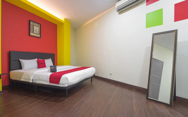 RedDoorz near ITC Mangga Dua