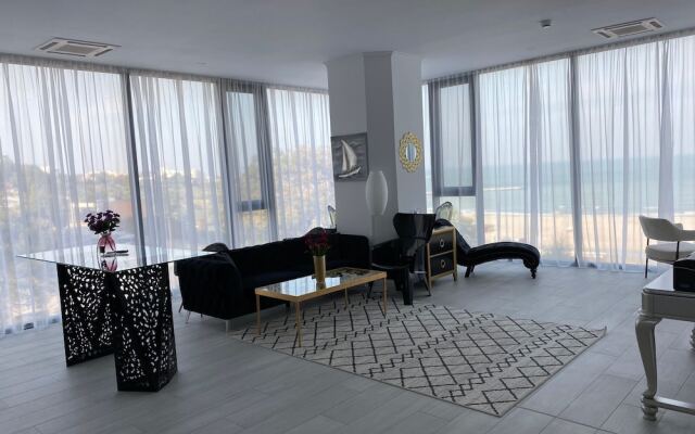 Maritimo Luxury ApartHotel