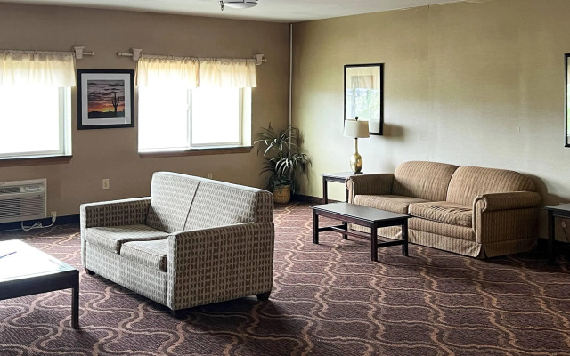 Quality Inn & Suites Grants - I-40