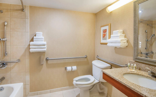 Holiday Inn Hotel & Suites Cincinnati - Eastgate by IHG