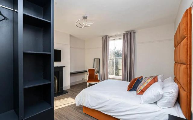 Pages Hotel Guesthouse