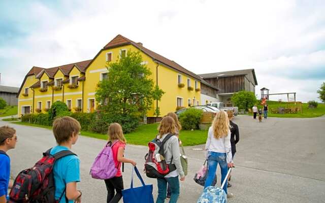 Kindererlebnis- und Biobauernhof Hipp-Bruckner