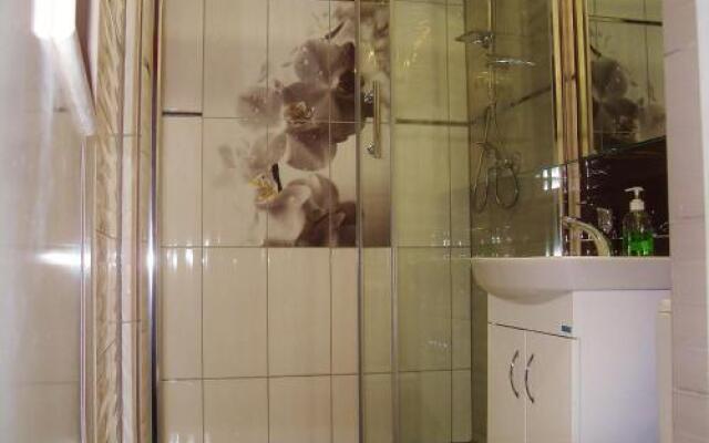 Pensjonacik Cyklada Comfortable Rooms Close to the Lake