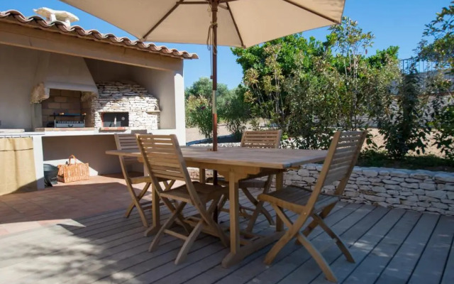 Villa Madra