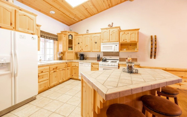 Little Cubs Cabin #1986