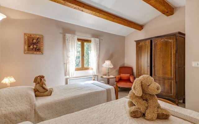 18th Century, Cosy Middle House in Barjols