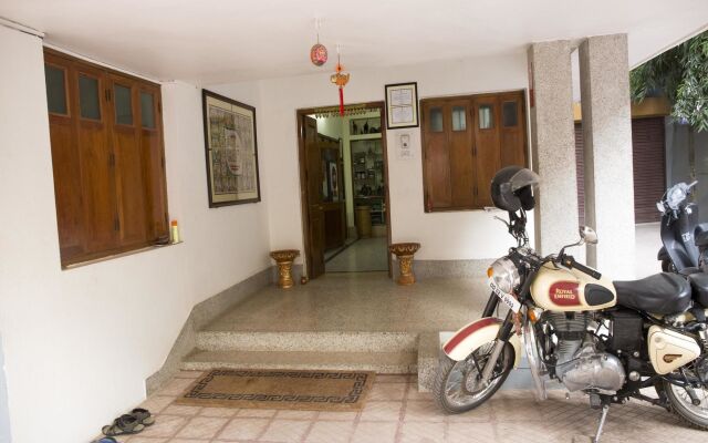OYO Rooms Rajmahal Square 2